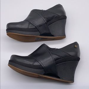 MOZO DIVINE LEATHER PLATFORM WEDGE SHOES